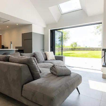 Perfect Family Retreat With Hot Tub, Nr The Lakes *