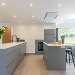 Perfect Family Retreat With Hot Tub, Nr The Lakes *