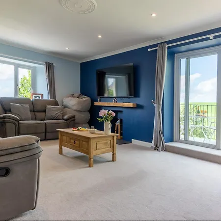 Perfect Family Retreat With Hot Tub, Nr The Lakes *