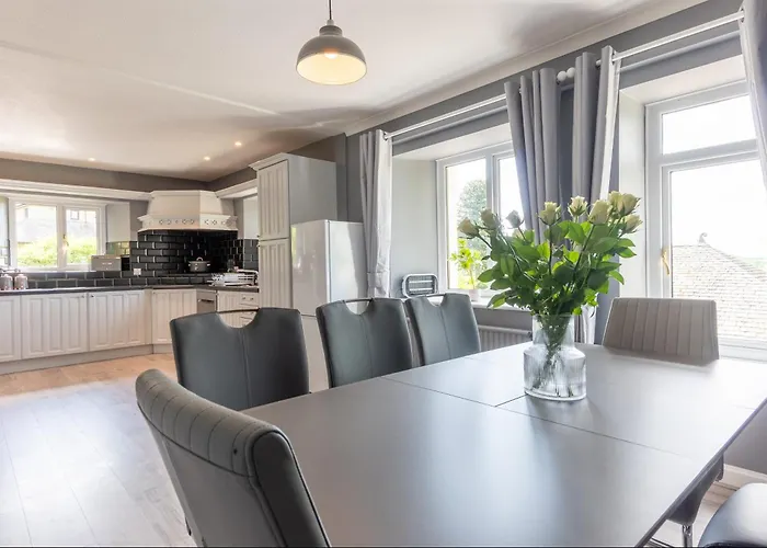 Perfect Family Retreat With Hot Tub, Nr The Lakes Natland