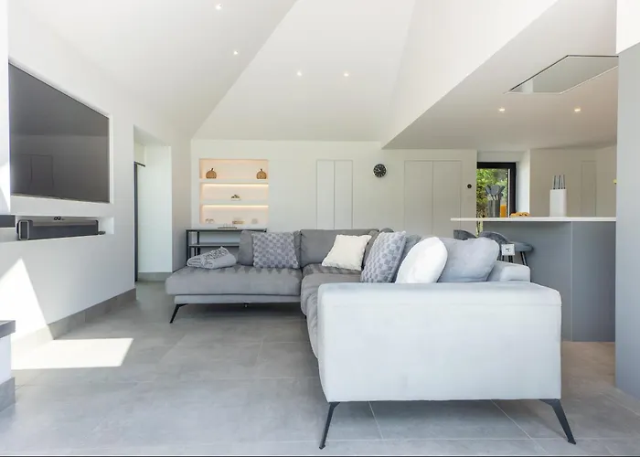 Perfect Family Retreat With Hot Tub, Nr The Lakes