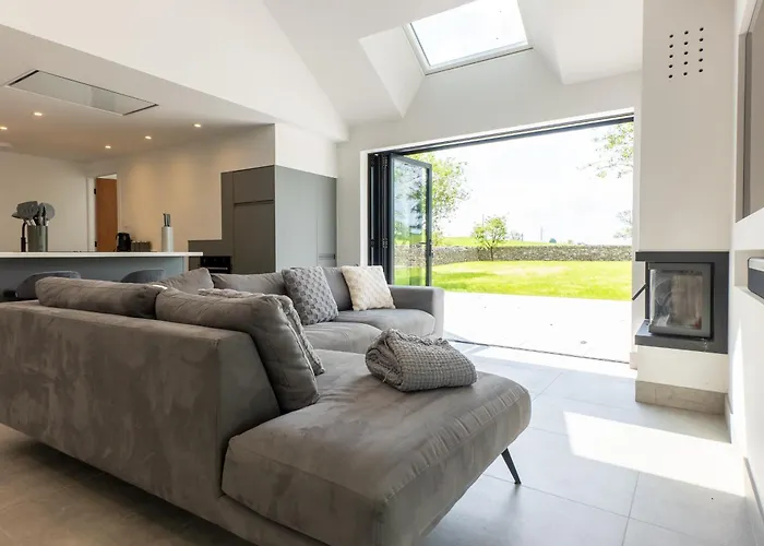 Perfect Family Retreat With Hot Tub, Nr The Lakes *