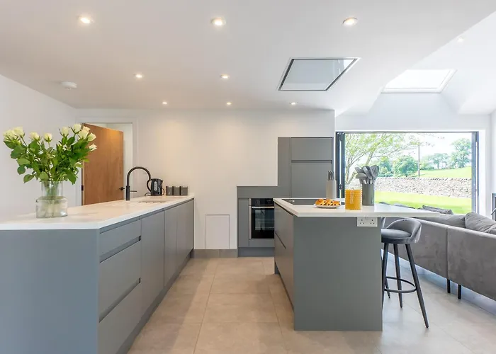 Perfect Family Retreat With Hot Tub, Nr The Lakes *