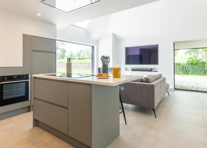 Perfect Family Retreat With Hot Tub, Nr The Lakes Natland