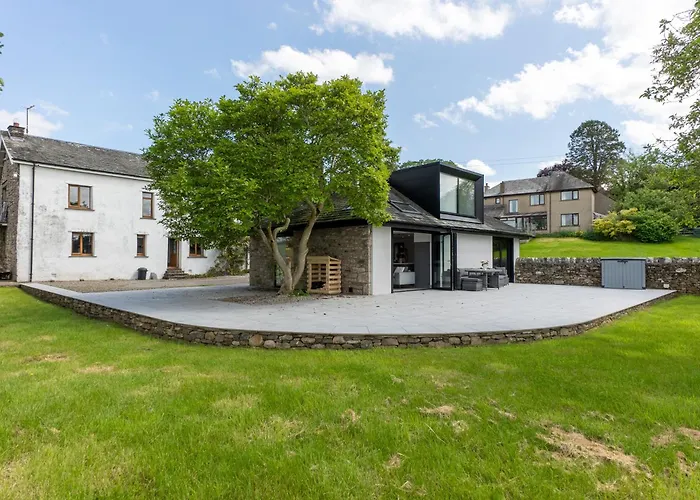 Perfect Family Retreat With Hot Tub, Nr The Lakes Natland